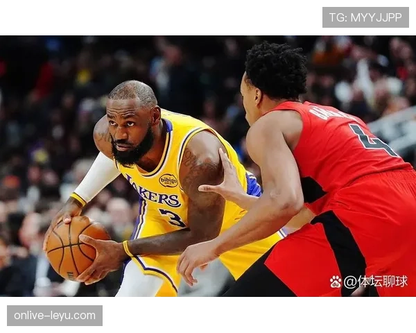 詹姆斯关键挡拆助攻提升湖人季后赛进攻效率明显