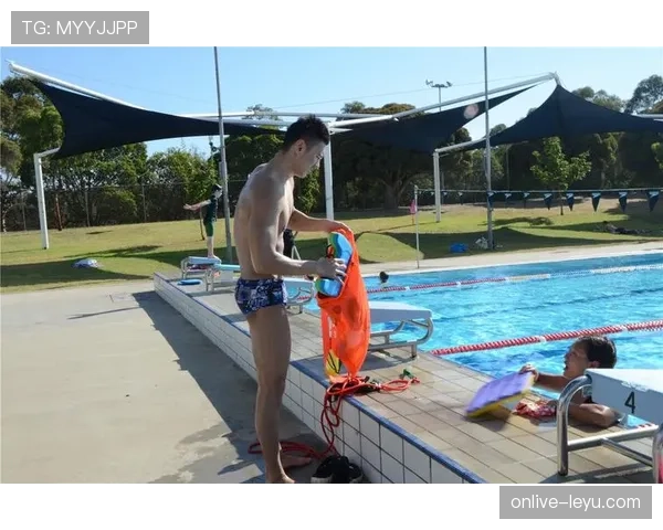 宁泽涛训练完直接去吃火锅？这自律人设有点绷不住了